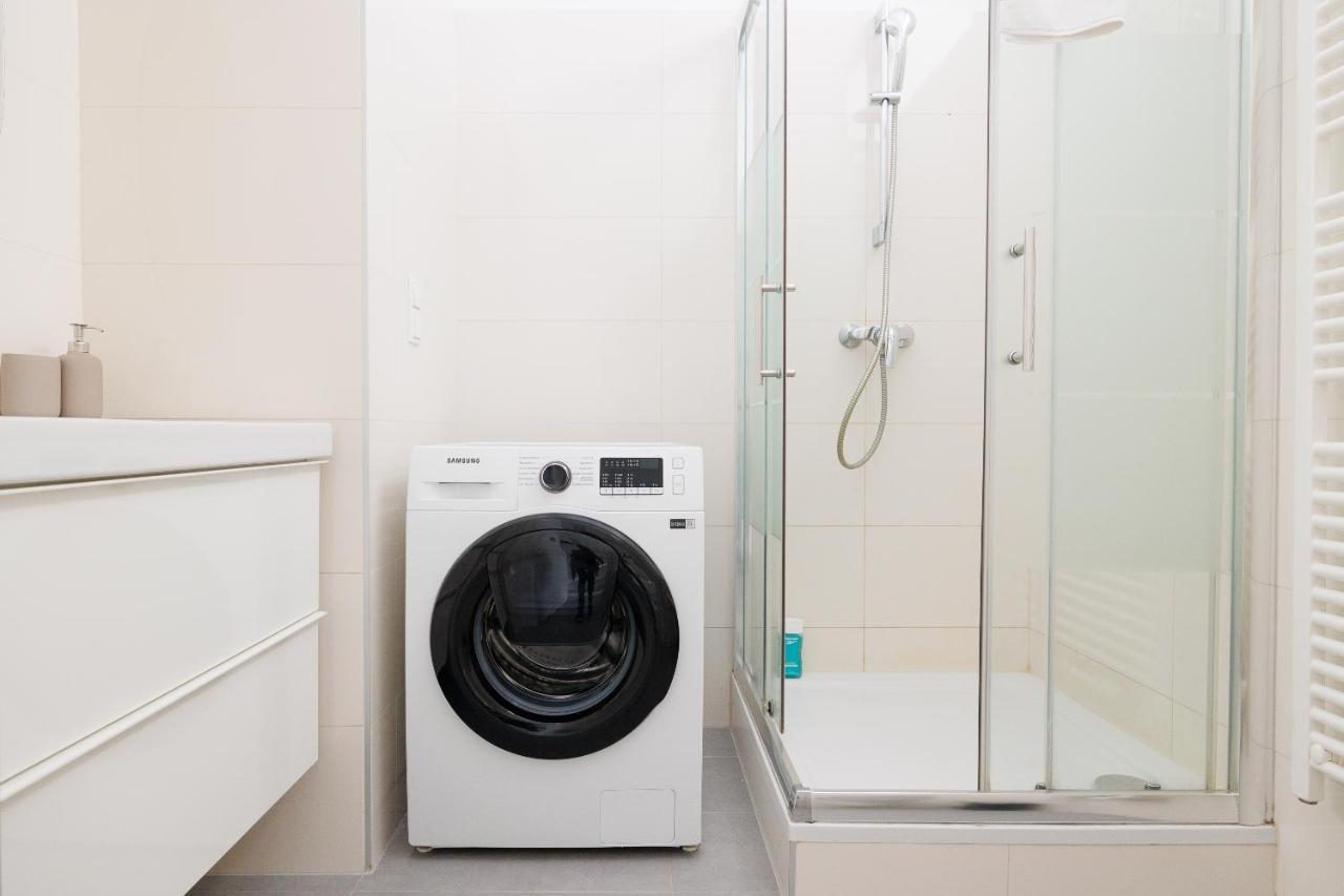 Central City Apartment - 2 Bedroom With Netflix Вена Экстерьер фото