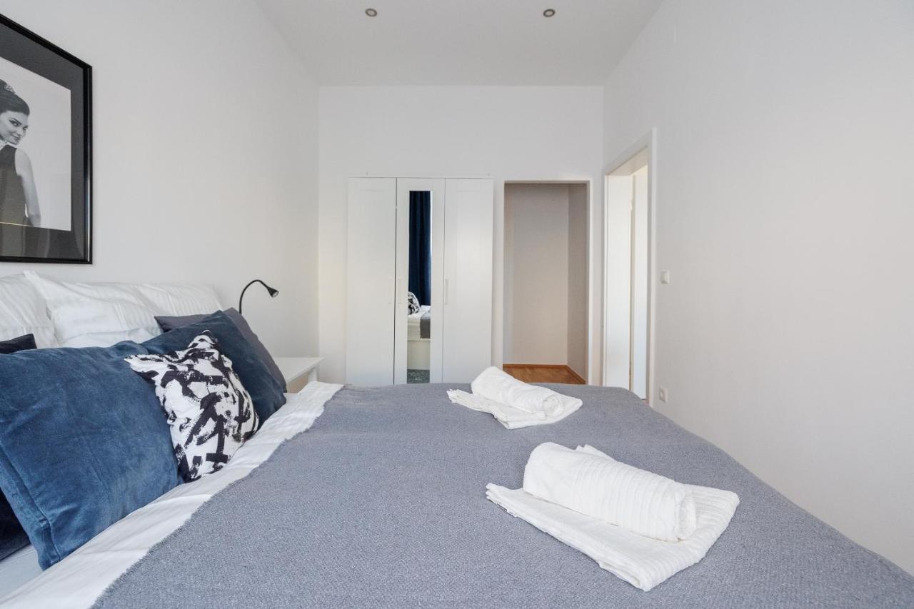 Central City Apartment - 2 Bedroom With Netflix Вена Экстерьер фото